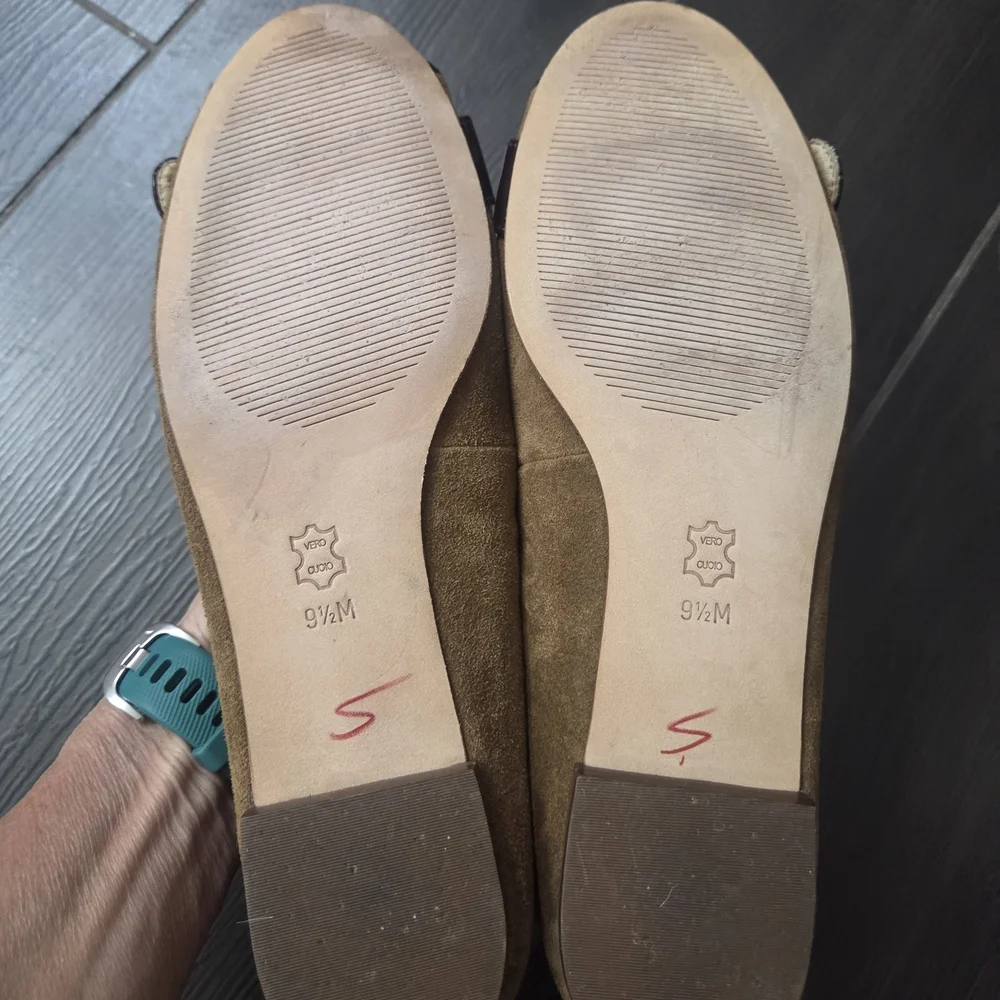 Michael Kors Suede Peep Toe Flats 9.5 Tan Buckle Patent Trim